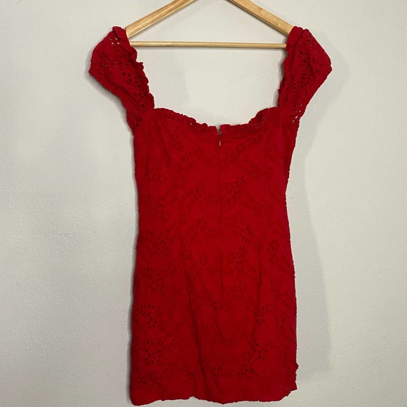 Lulu’s Red Eyelet Lace Off shoulder Mini Milkmaid Dress M - Picture 6 of 7